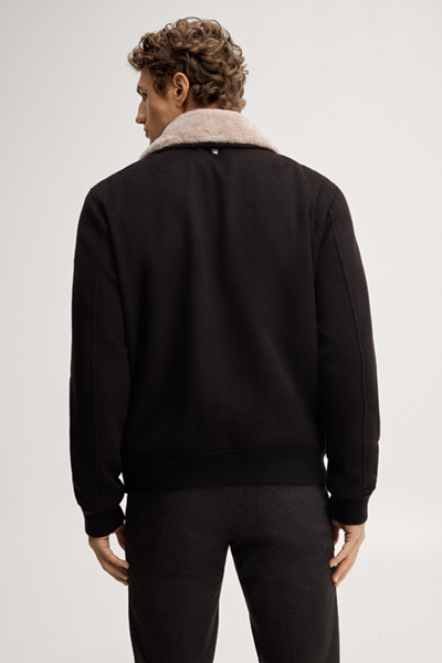 Leads to product detail page "Dark brown cashmere-blouson"