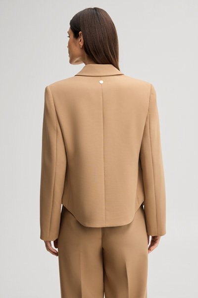 Leads to product detail page "Double-breasted blazer in camel"