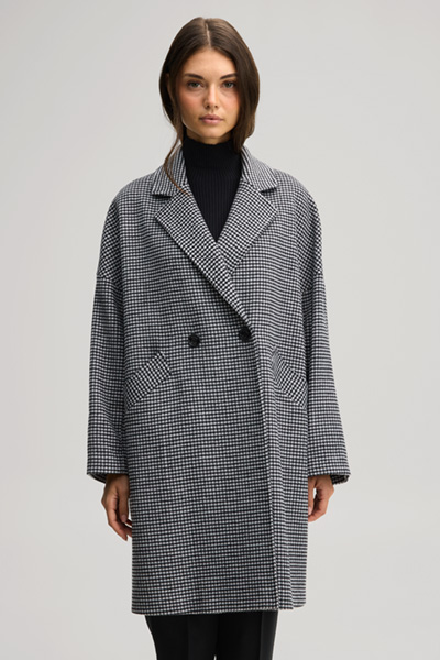 Leads to product detail page "Wool-blend coat in black and ecru with a pattern"