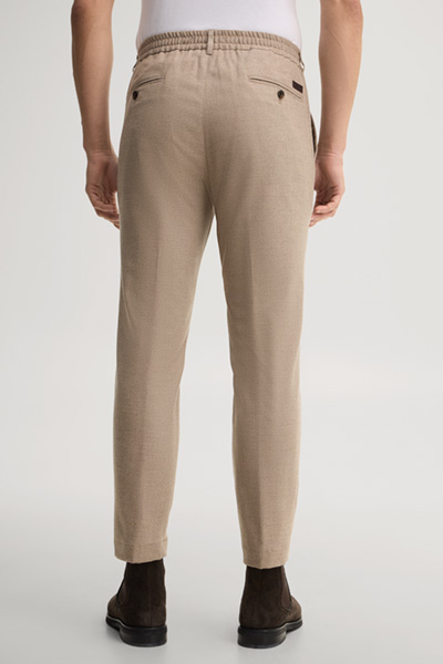 Führt zu Produktdetailseite „Bundfaltenhose in Beige"