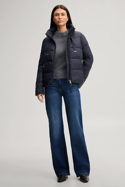 Leads to product detail page "Quilted jacket with a stand-up collar in navy"