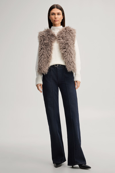 Leads to product detail page "Faux fur waistcoat in greige"