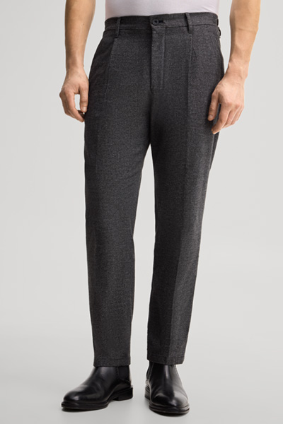 Leads to product detail page "Cotton-blend pleated trousers in anthracite"