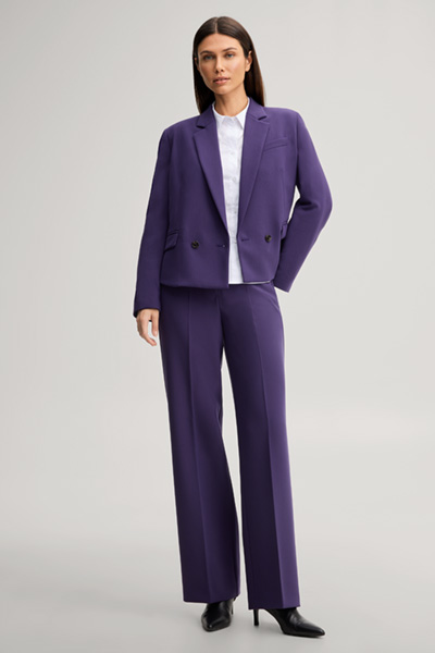 Leads to product detail page "Marlene trousers in purple"