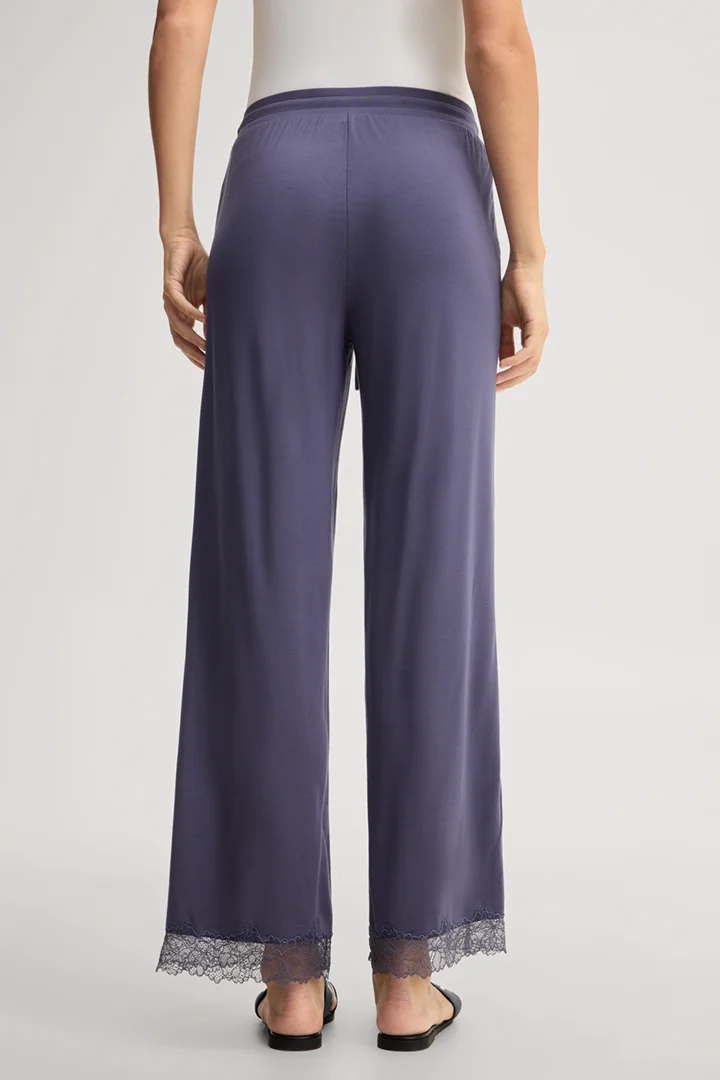 Leads to product detail page "Grey loungewear trousers"