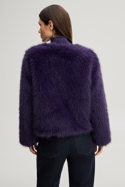 Leads to product detail page "Faux fur jacket in purple"