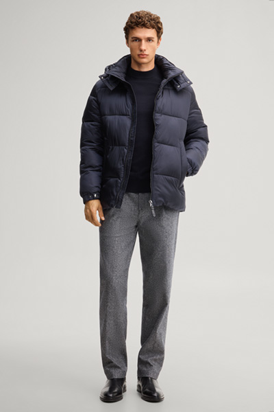 Führt zu Produktdetailseite „Steppjacke mit Kapuze in Navy"