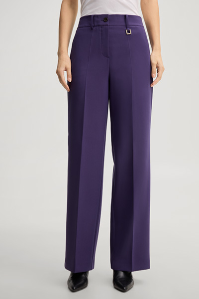 Leads to product detail page "Marlene trousers in purple"