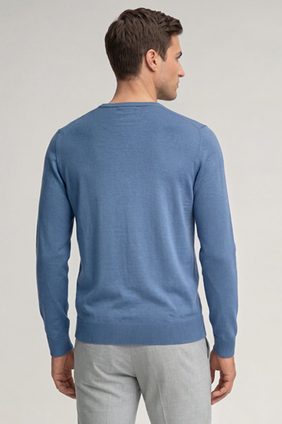 Leads to product detail page "Medium blue virgin wool jumper"