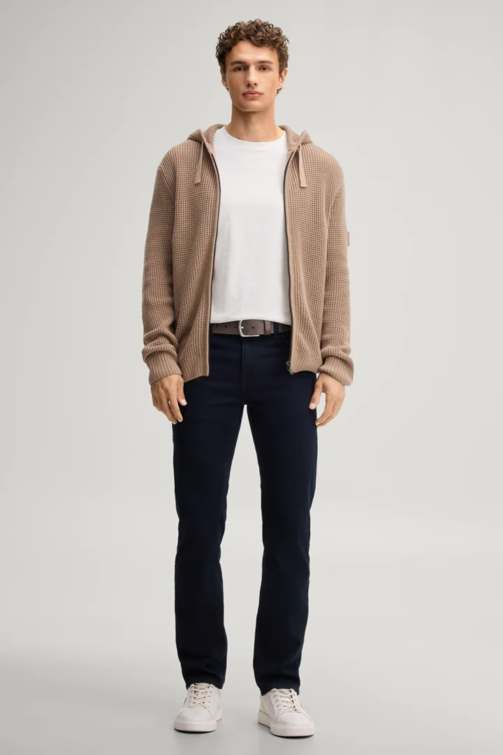 Leads to product detail page "Brown hooded jumper"