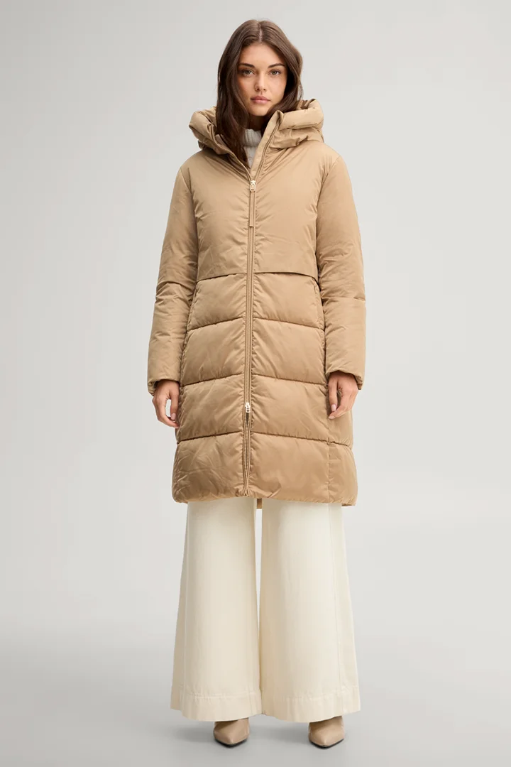 Leads to product detail page "Quilted coat in camel"