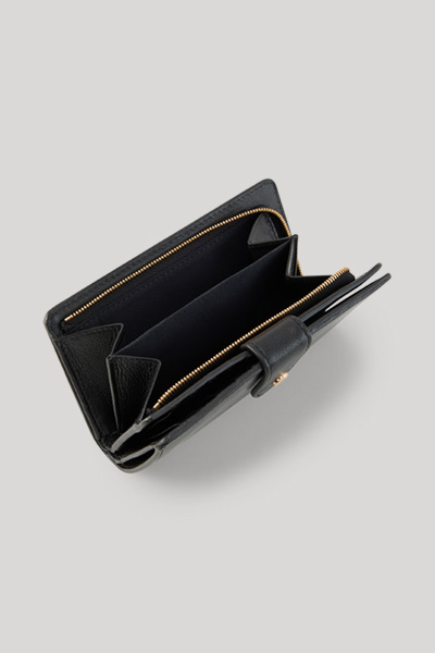 Leads to product detail page "Panarea belinda wallet in black"