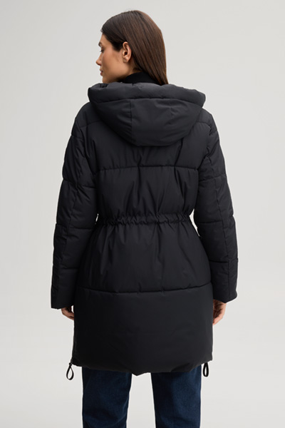 Leads to product detail page "Black parka"