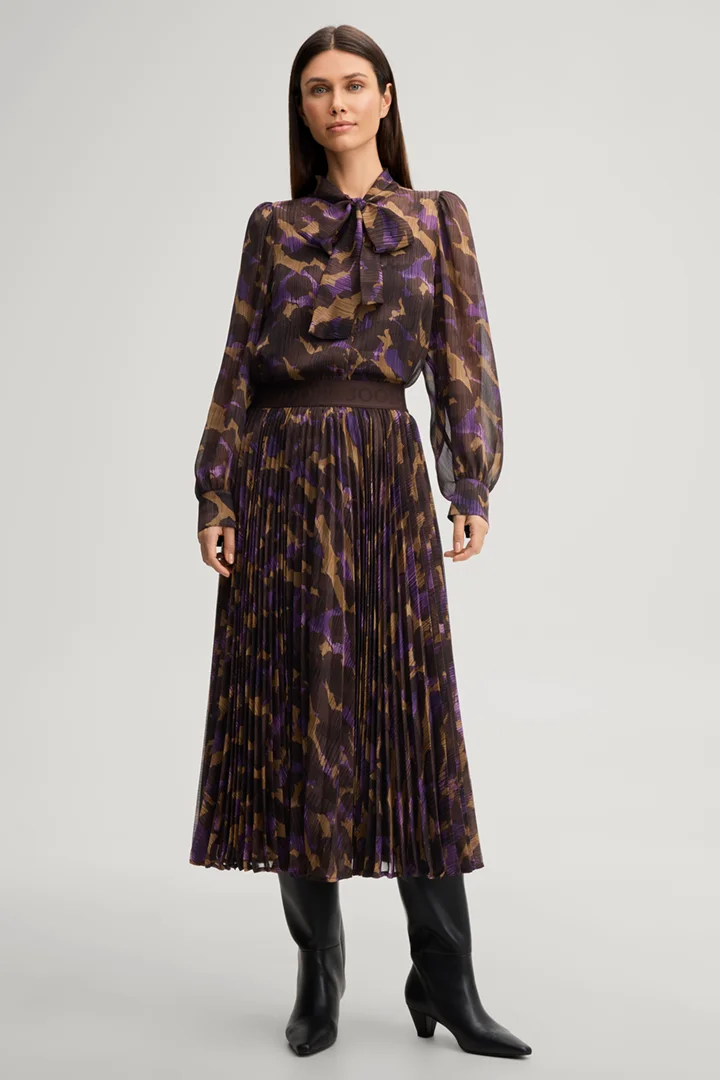 Leads to product detail page "Chiffon bow tie blouse in brown and purple"