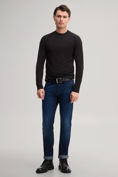 Leads to product detail page "Five-pocket stretch jeans in navy"