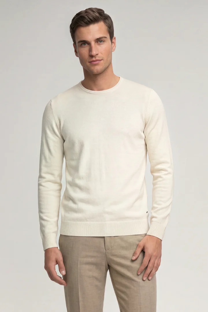 Führt zu Produktdetailseite „Pullover aus Schurwolle in Offwhite"