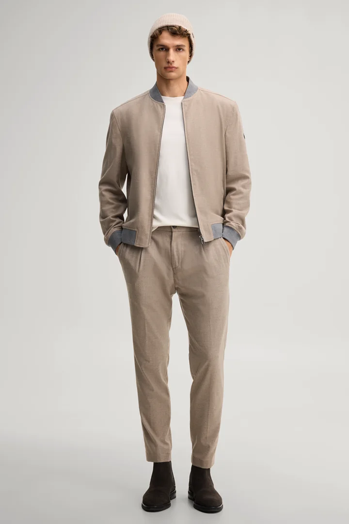 Leads to product detail page "Beige blouson with college-style collar"