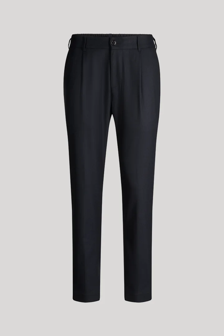 Leads to product detail page "Navy pleated trousers"