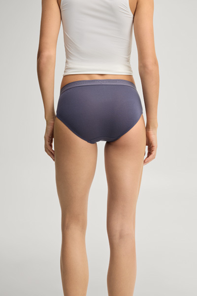 Leads to product detail page "Pack of 3 briefs in black, blue and pink"