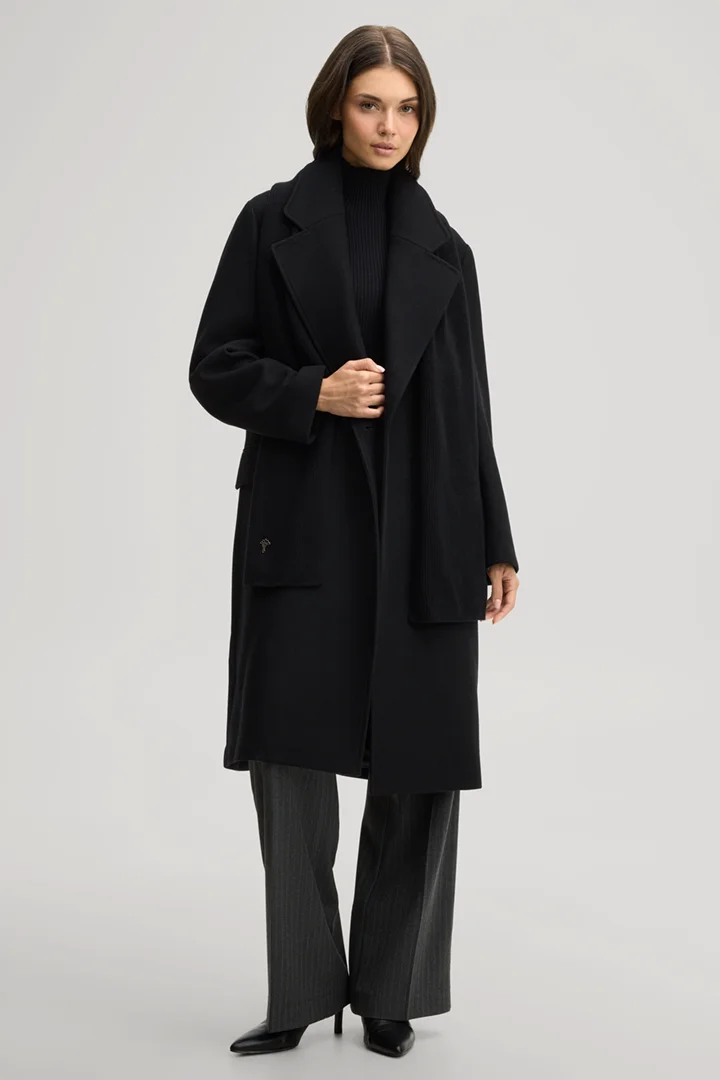 Führt zu Produktdetailseite „Wollmix-Mantel in Schwarz"