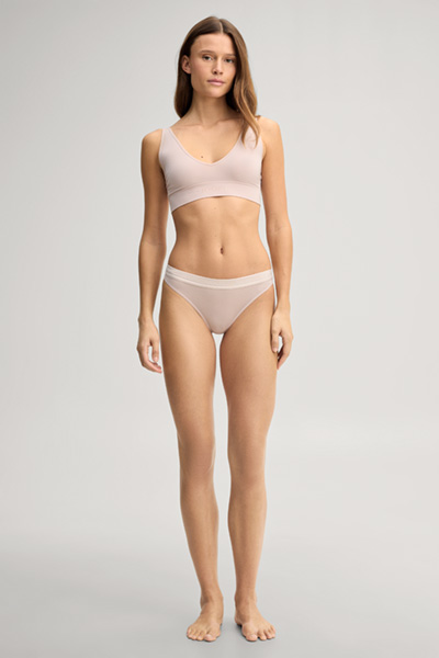 Leads to product detail page "Pack of 3 thongs in pale pink/blue/black"