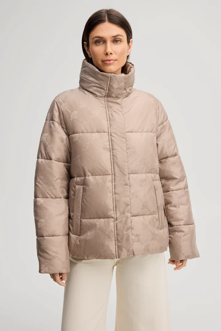 Leads to product detail page "Beige patterned cornflower quilted jacket"