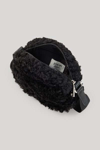 Führt zu Produktdetailseite „Schultertasche Calduccio Riccio Issie in Schwarz"
