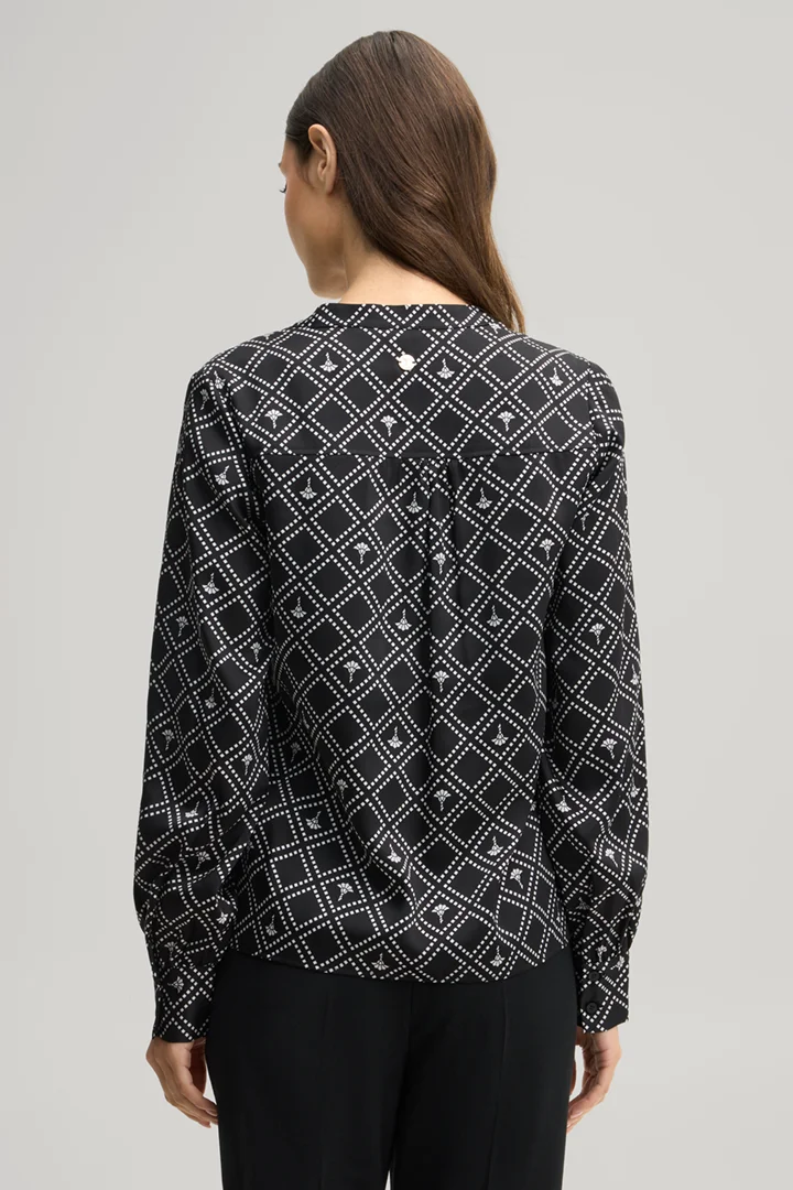 Leads to product detail page "Cornflower blouse in black and ecru pattern"