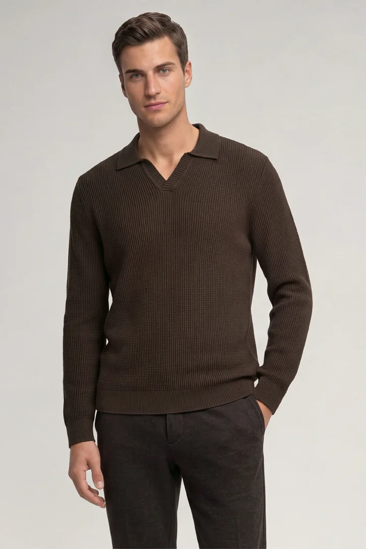 Leads to product detail page "Dark brown jumper"