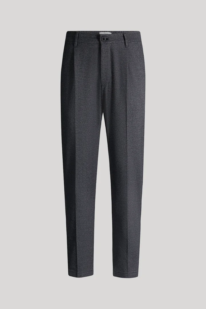 JOOP! präsentiert das Produkt Bundfaltenhose aus Baumwollmix in Navy aus der Kategorie Hosen & Chinos als Freisteller