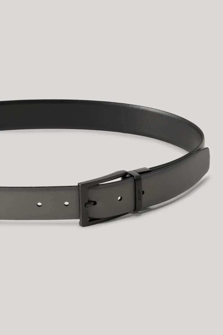Leads to product detail page "Reversible Belt in Black/Gray"