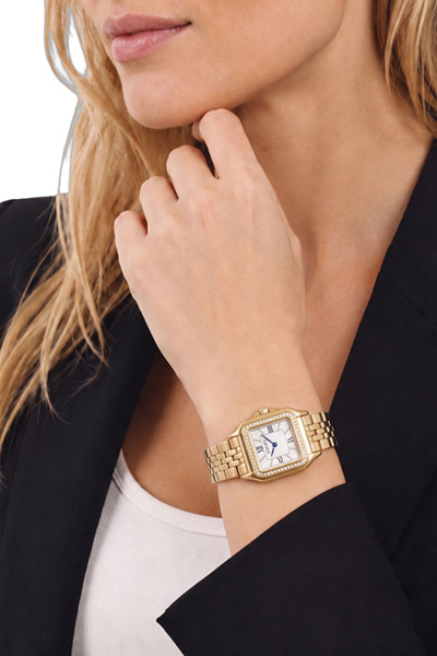 Leads to product detail page "Women’s gold wristwatch"