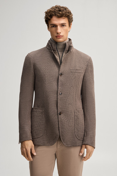 Leads to product detail page "Light brown suit jacket with a stand-up collar"