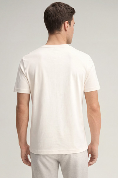 Leads to product detail page "Priamo T-shirt in Off-white"