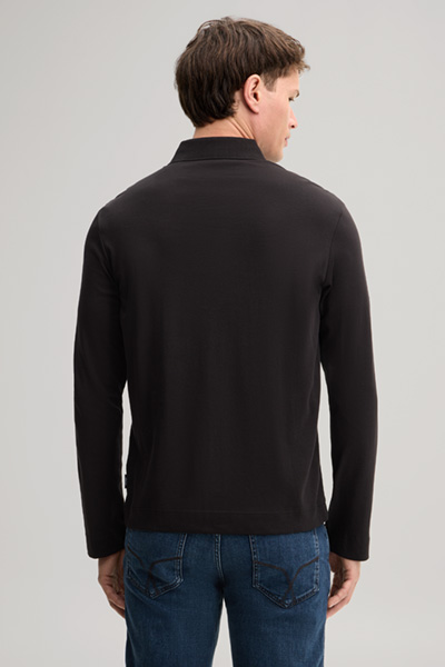 Leads to product detail page "Long-sleeved polo shirt in black"