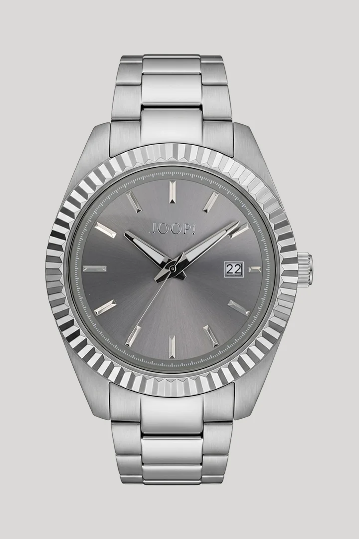 Leads to product detail page "Men’s silver wristwatch"