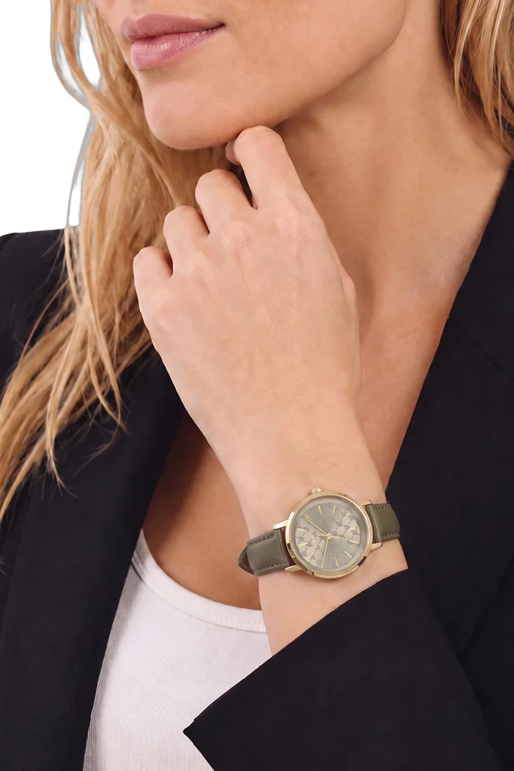 Leads to product detail page "Women’s gold wristwatch"