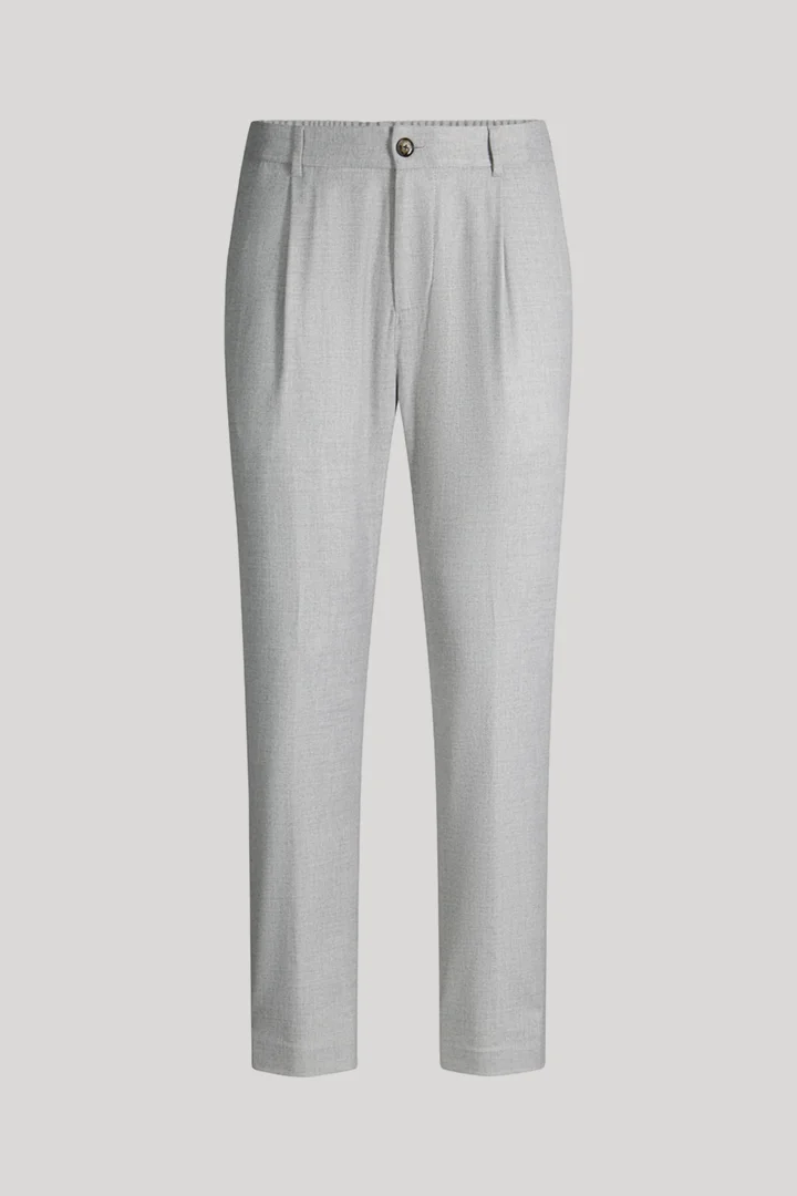 Leads to product detail page "Light grey pleated trousers"