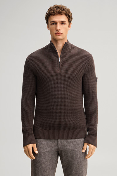 Leads to product detail page "In dark brown"