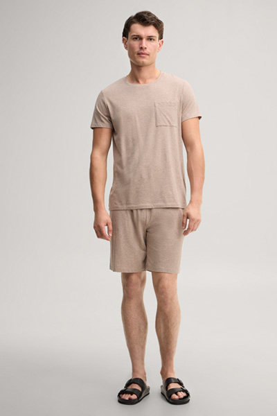Leads to product detail page "Beige loungewear shorts"