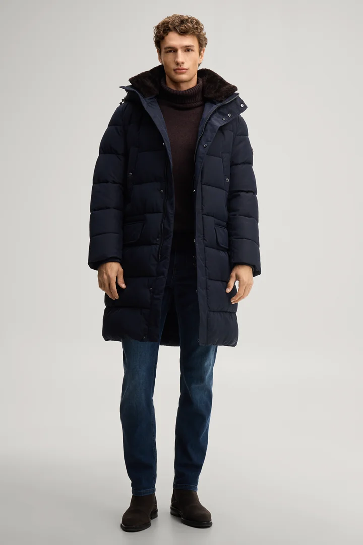 Führt zu Produktdetailseite „Steppmantel mit Kapuze in Navy"