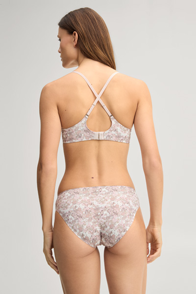 Leads to product detail page "T-shirt bra in pink and white with a floral print"