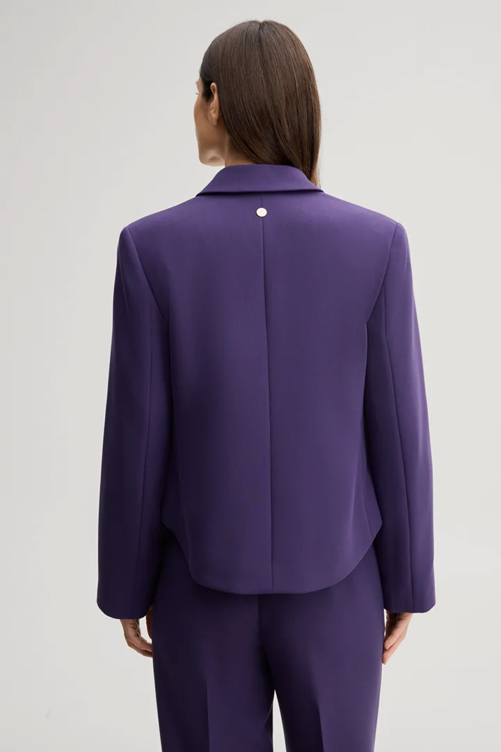 Leads to product detail page "Double-breasted blazer in purple"