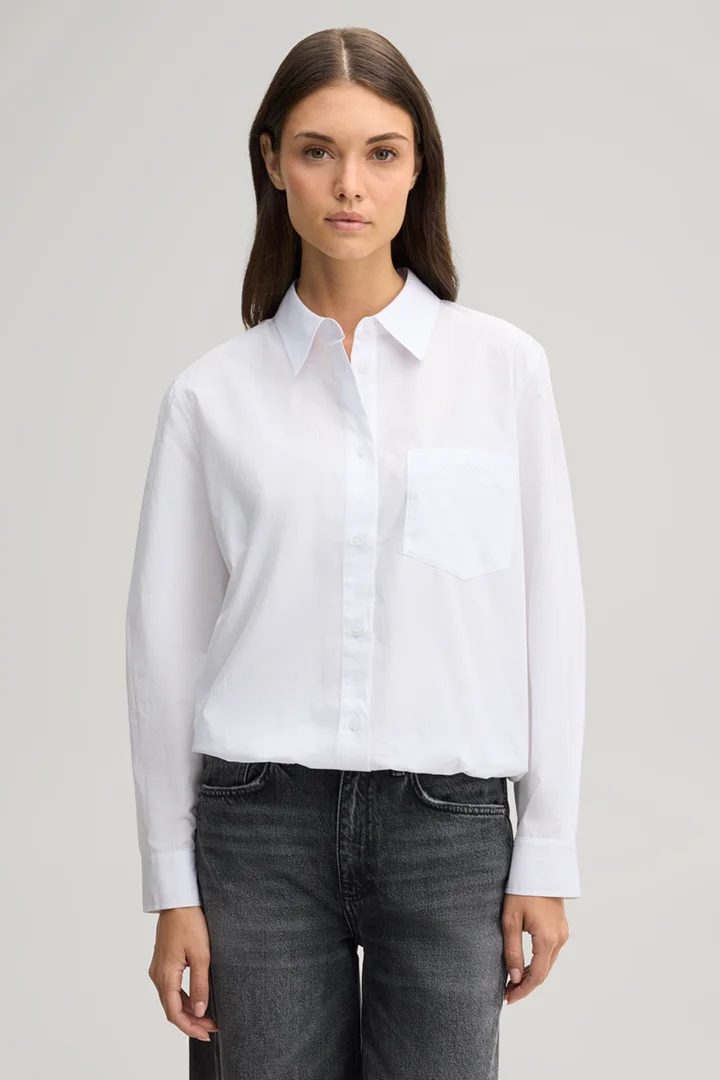 Leads to product detail page "White cotton shirt"