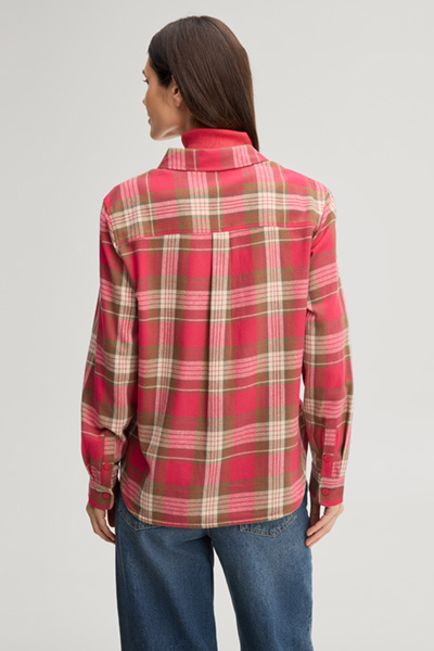 Leads to product detail page "Cotton shirt in pink and olive chequered pattern"