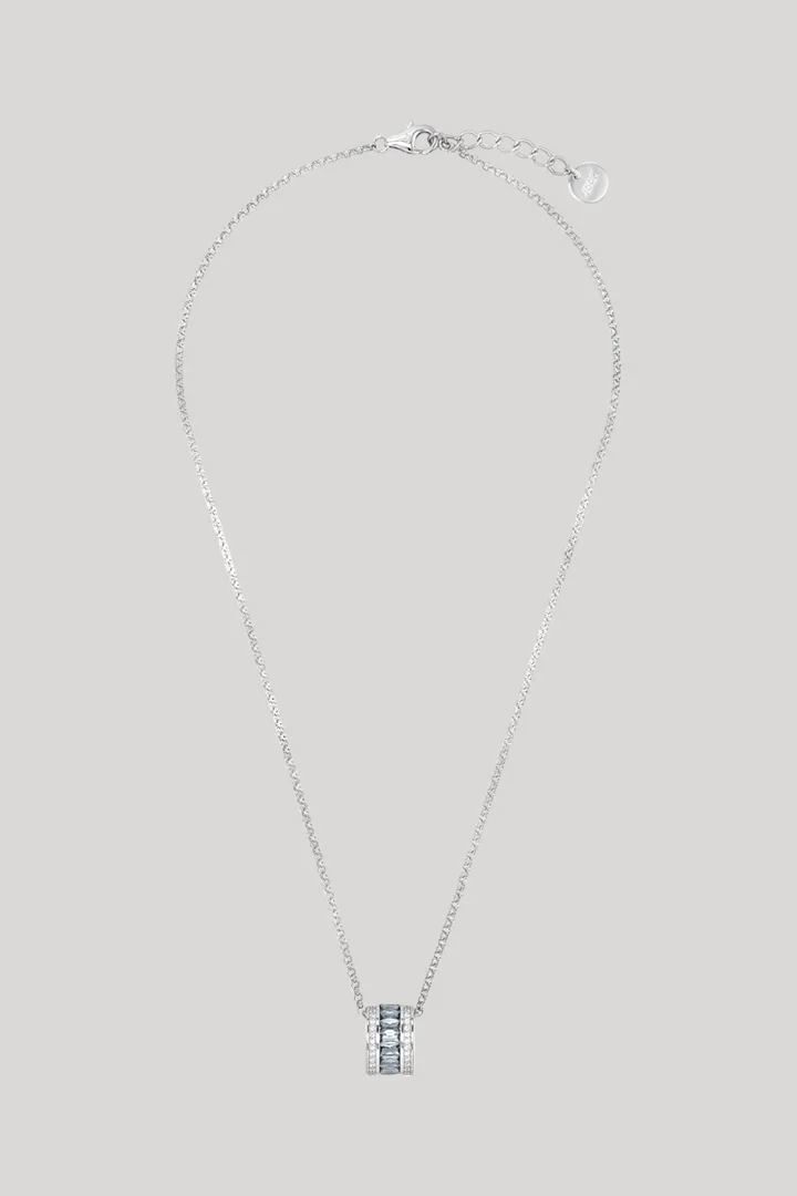 Leads to product detail page "Silver necklace with pendant"