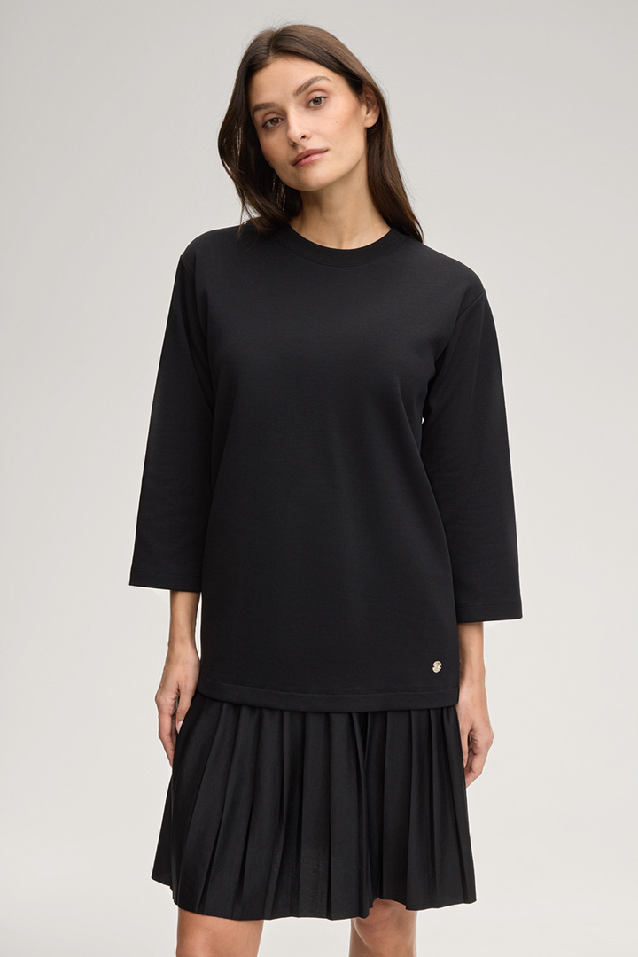 Leads to product detail page "Tarika Dress in Black"