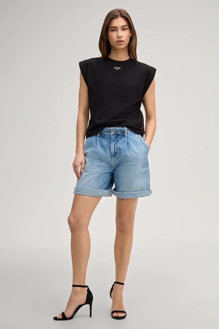 Leads to product detail page "Eike denim blue Bermuda shorts"