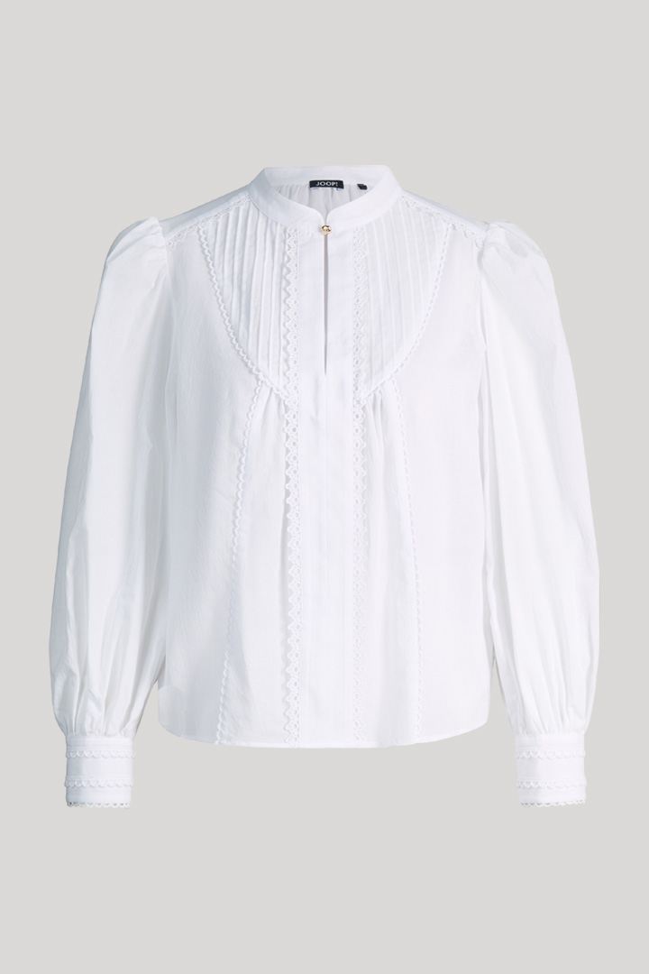 Leads to product detail page "Bionda blouse in white"