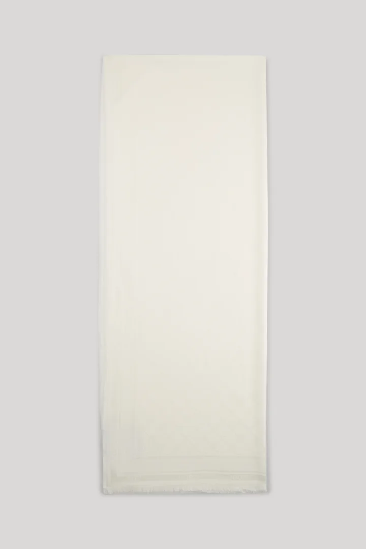 Leads to product detail page "Agota scarf in off-white"